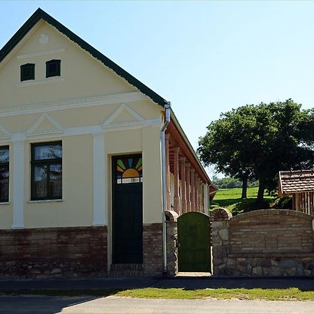 Hotel Zengőalja Vendégház Erzsébet Esterno foto
