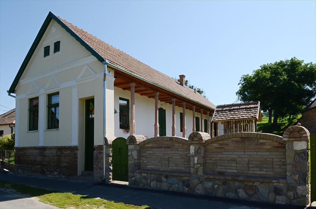 Hotel Zengőalja Vendégház Erzsébet Esterno foto